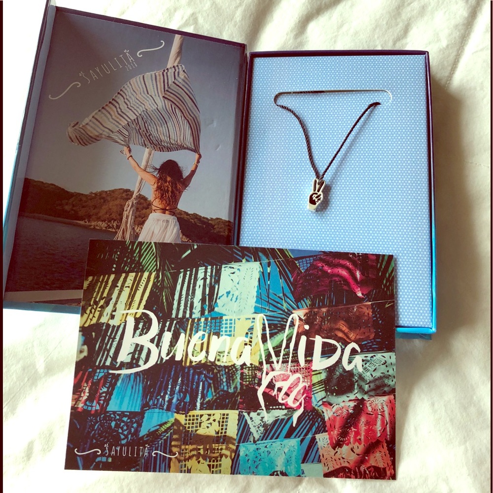 Buena Vida signature string necklace